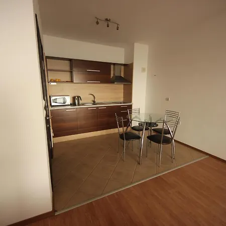 Menada Rocamar Țarevo