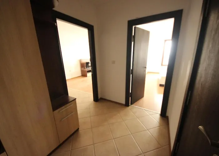 Menada Rocamar ツァレヴォ